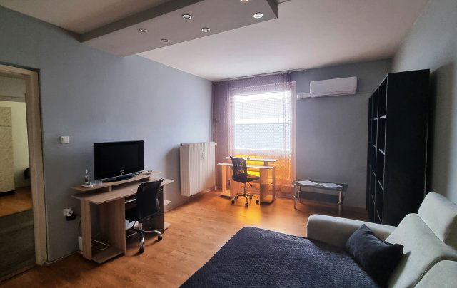Kiadó panellakás, albérlet, Pécsett 160 E Ft / hó, 2 szobás