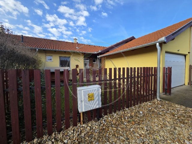 Eladó téglalakás, Gyulán 63.99 M Ft, 4 szobás