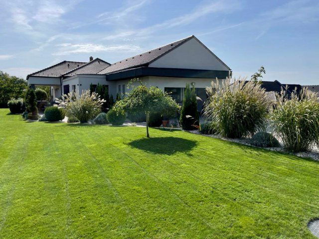 Eladó családi ház, Szadán 206 M Ft, 5 szobás