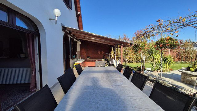 Eladó családi ház, Debrecenben 159 M Ft, 7 szobás