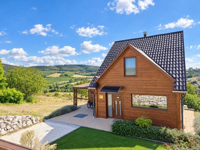 Eladó családi ház, Dunaszentmiklóson 119.5 M Ft, 3 szobás