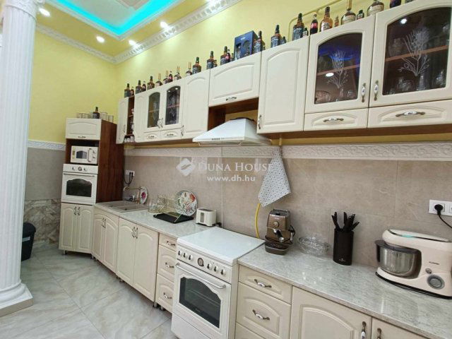 Eladó családi ház, Szarvason 100 M Ft, 4 szobás