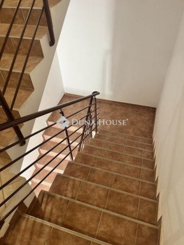 Eladó családi ház, Bólyban 220 M Ft, 9 szobás