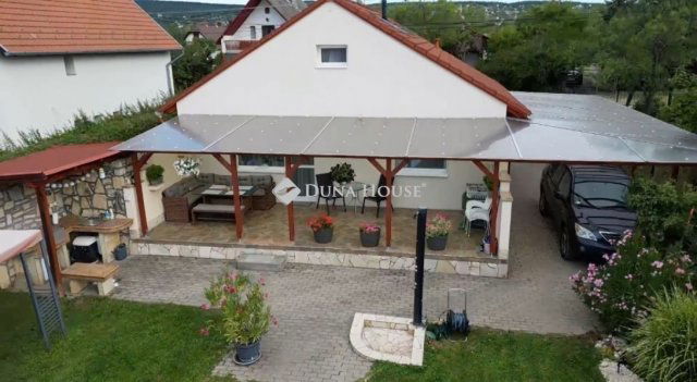 Eladó családi ház, Alsóörsön 114.9 M Ft, 4 szobás