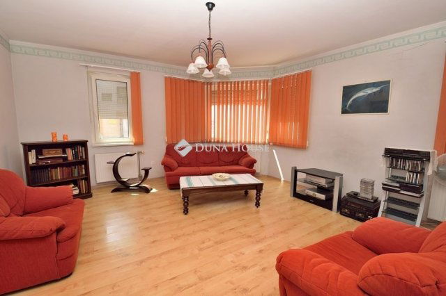 Eladó téglalakás, Gyöngyösön 53 M Ft, 3 szobás