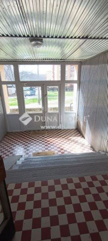 Eladó panellakás, Pécsett 41.9 M Ft, 2 szobás