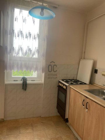 Eladó téglalakás, Veszprémben 39 M Ft, 2 szobás