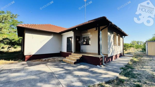 Eladó családi ház, Kecskeméten 69.9 M Ft, 3 szobás