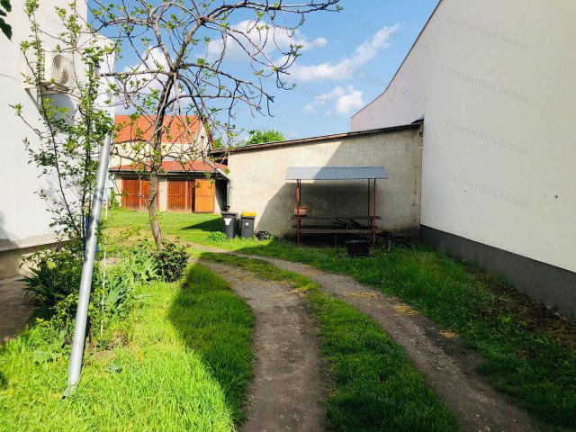 Eladó garázs, Szolnokon 8.9 M Ft / költözzbe.hu