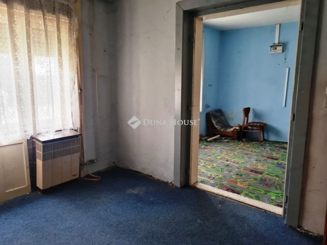 Eladó családi ház, Lajoskomáromban 14.7 M Ft, 3 szobás