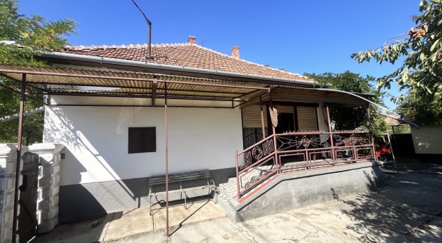 Eladó családi ház, Sarkadon 16.9 M Ft, 2 szobás