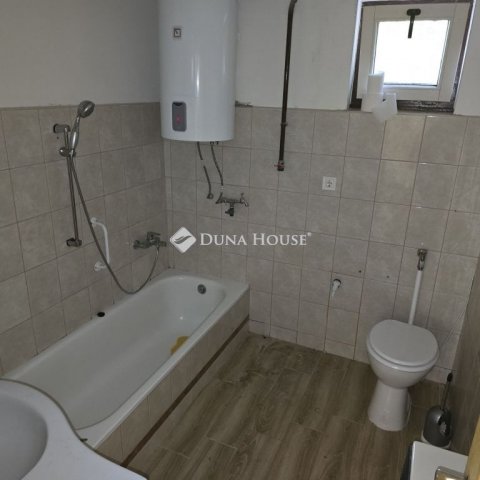 Eladó családi ház, Lajosmizsén 29.99 M Ft, 2 szobás