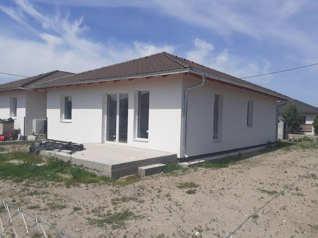 Eladó ikerház, Taksonyon 91.2 M Ft, 4 szobás