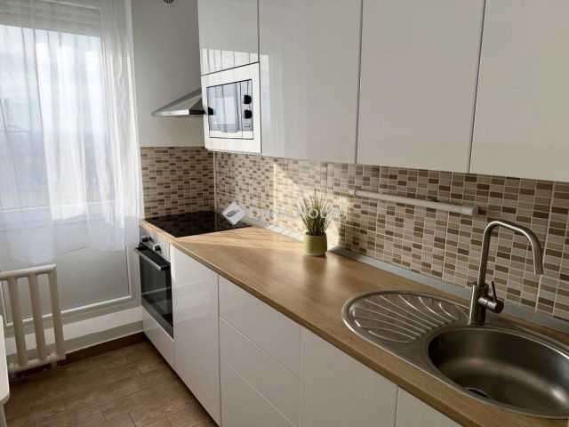 Eladó panellakás, Pécsett 41.9 M Ft, 2 szobás