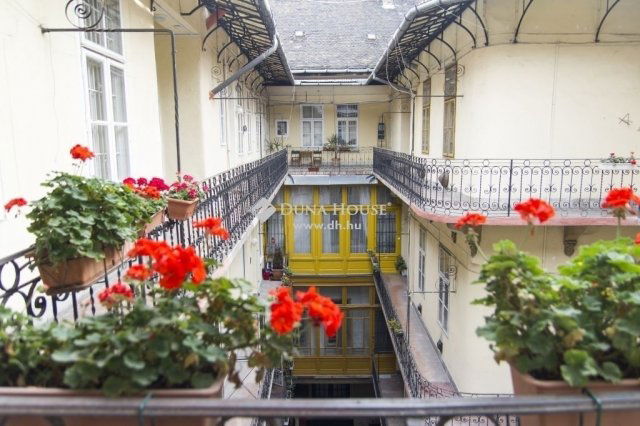 Eladó téglalakás, Budapesten, V. kerületben 199.9 M Ft, 2 szobás