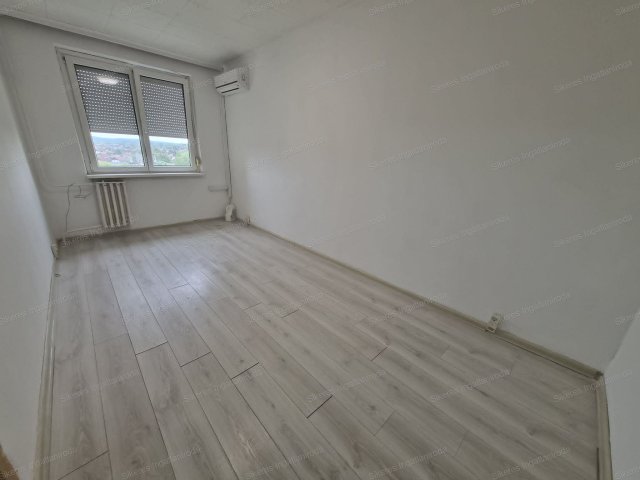Eladó panellakás, Tatabányán 39.9 M Ft, 2 szobás
