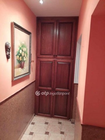 Eladó családi ház, Vonyarcvashegyen 145 M Ft, 7+1 szobás