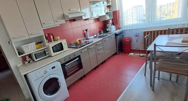 Eladó panellakás, Székesfehérvárott 52 M Ft, 3 szobás