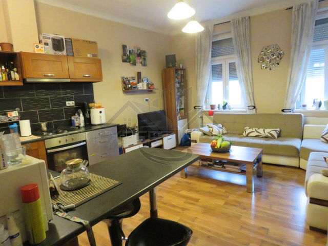 Eladó téglalakás, Győrött 64.9 M Ft, 3 szobás