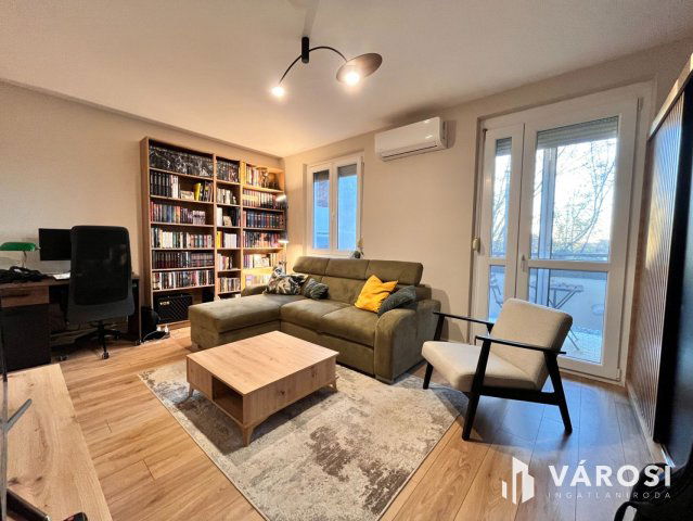 Eladó panellakás, Debrecenben 89 M Ft, 3 szobás