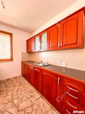 Eladó családi ház, Komáromban 131.2 M Ft, 5 szobás