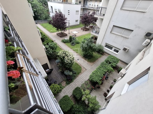 Eladó téglalakás, Budapesten, VI. kerületben 86.9 M Ft, 2 szobás