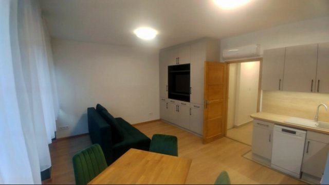 Kiadó téglalakás, albérlet, IV. kerületben, Szent László téren