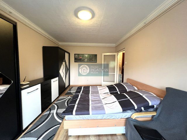 Eladó panellakás, Kazincbarcikán, Derkovits Gyula téren 16.5 M Ft