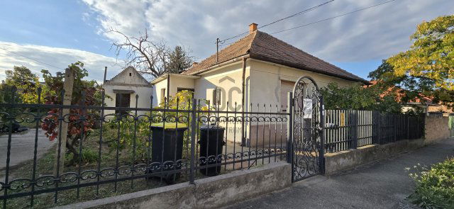 Eladó családi ház, Pakson 29.9 M Ft, 3 szobás