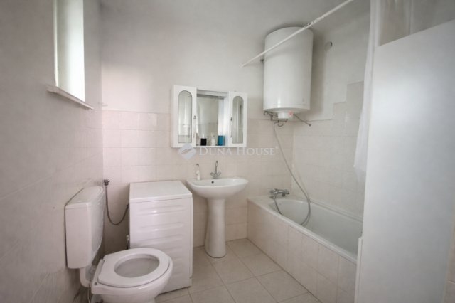 Eladó családi ház, Pilisen 45 M Ft, 2 szobás