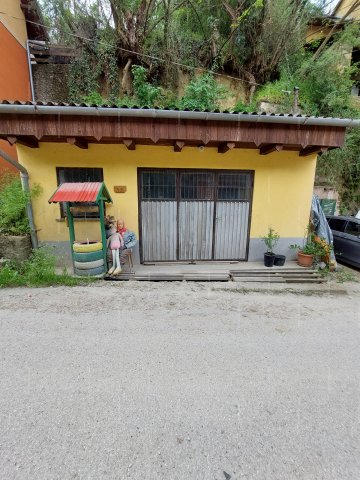 Eladó családi ház, Esztergomban 52.9 M Ft, 3 szobás