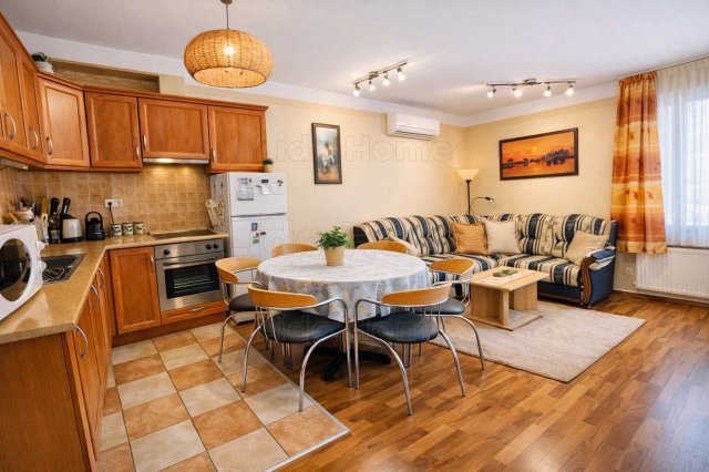 Eladó téglalakás, Siófokon 99 M Ft, 2 szobás