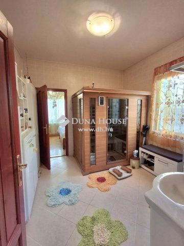 Eladó családi ház, Debrecenben 195 M Ft, 6 szobás