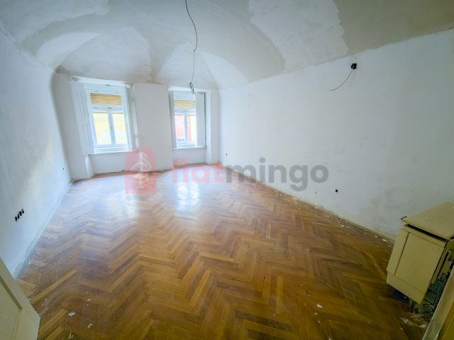 Eladó téglalakás, Pécsett 34.9 M Ft, 2 szobás