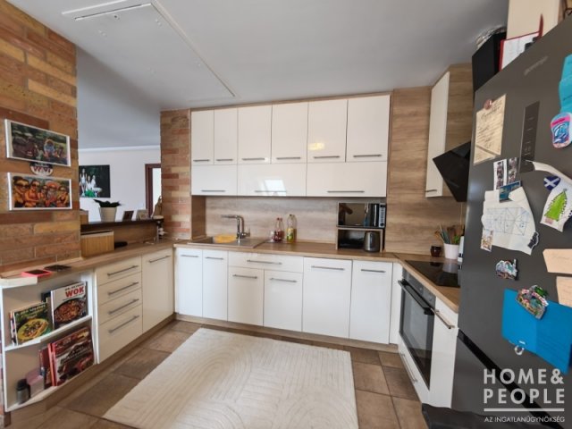 Eladó téglalakás, Szegeden 85.999 M Ft, 3+1 szobás