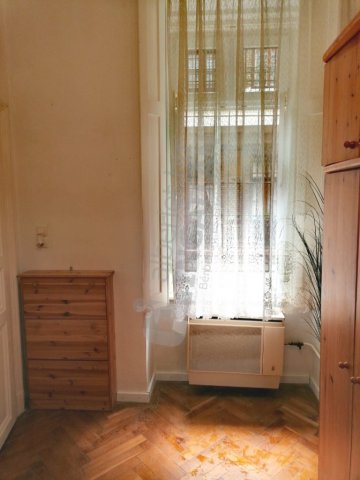 Kiadó téglalakás, albérlet, V. kerületben, Hold utcában