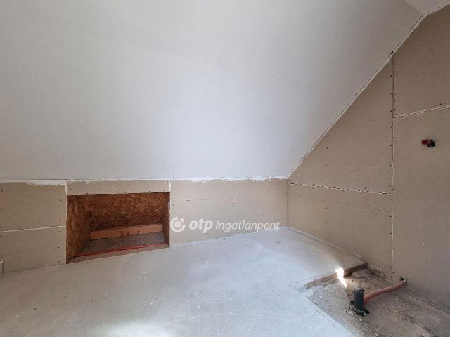 Eladó családi ház, Mesterin 48.527 M Ft, 3 szobás