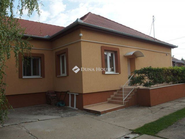 Eladó családi ház, Kiskunfélegyházán 59.9 M Ft