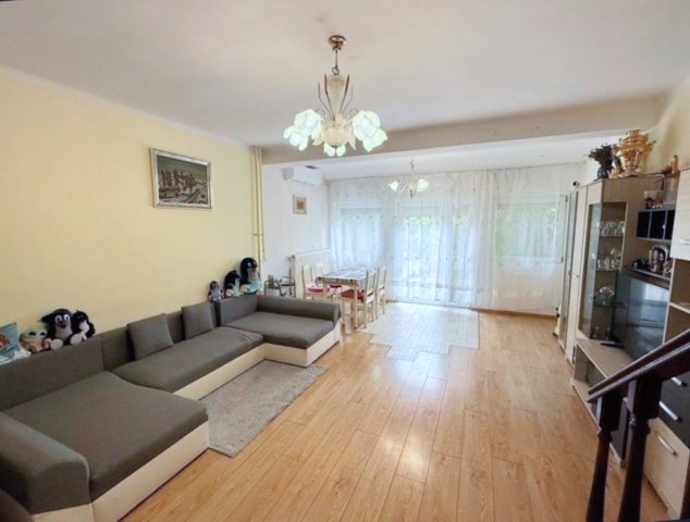 Eladó sorház, Székesfehérvárott, Pozsonyi úton 94.9 M Ft