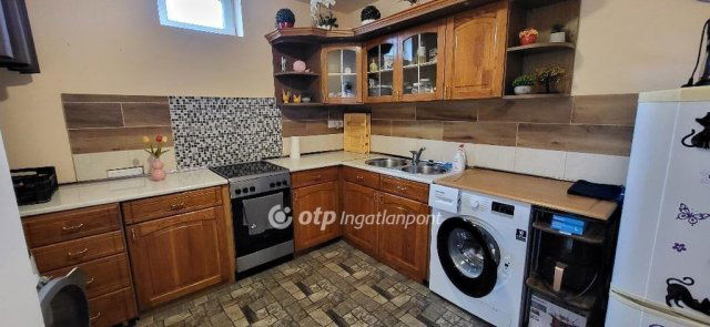 Eladó családi ház, Győrött 45.5 M Ft, 2 szobás