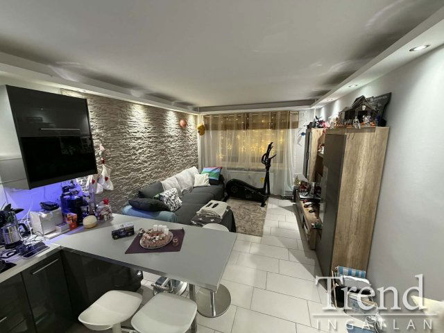 Eladó panellakás, Dunaújvárosban 42.9 M Ft, 3 szobás