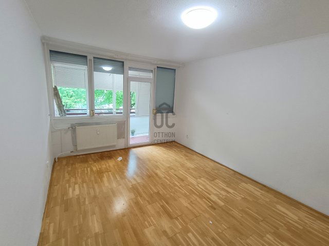 Eladó panellakás, Vácon 54.9 M Ft, 2 szobás