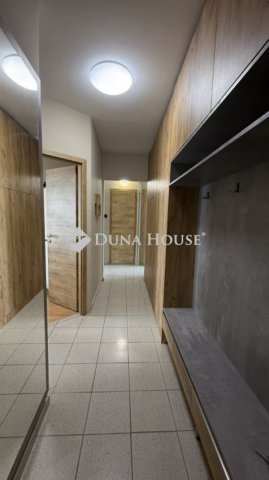 Eladó panellakás, Pécsett 69.9 M Ft, 2+1 szobás