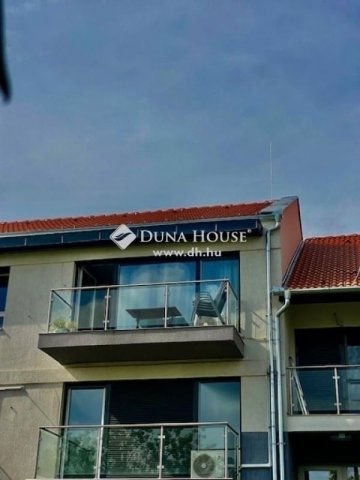 Eladó téglalakás, Pécsett 95 M Ft, 5 szobás