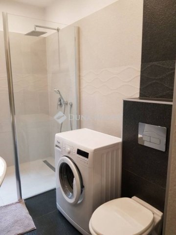 Kiadó téglalakás, albérlet, Pécsett 230 E Ft / hó, 3 szobás