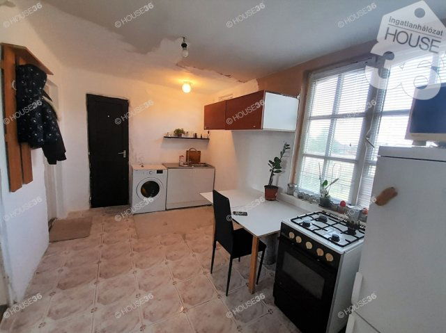 Eladó családi ház, Kecskeméten 24.5 M Ft, 2 szobás