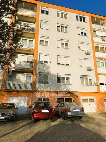 Eladó panellakás, Százhalombattán 59.9 M Ft, 2 szobás