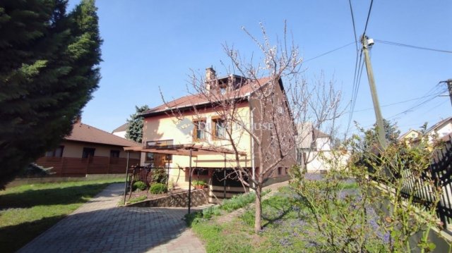 Eladó családi ház, Érden 119.9 M Ft, 5+1 szobás