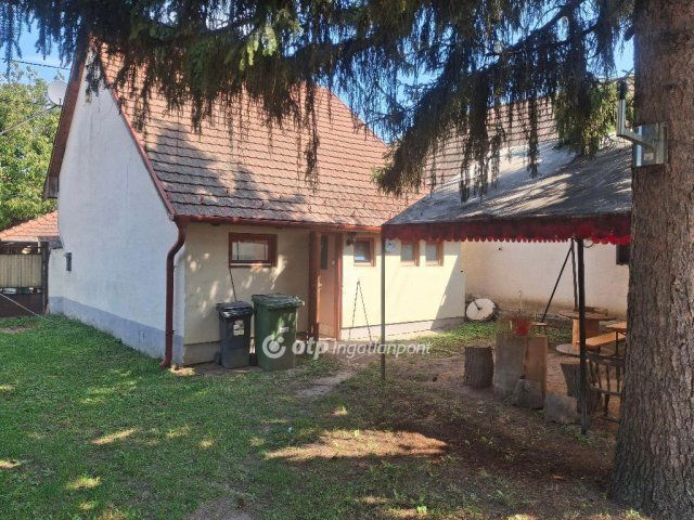 Eladó családi ház, Kisorosziban 74.9 M Ft, 3 szobás