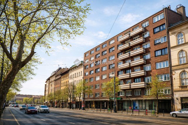 Eladó téglalakás, Budapesten, V. kerületben, Múzeum körúton